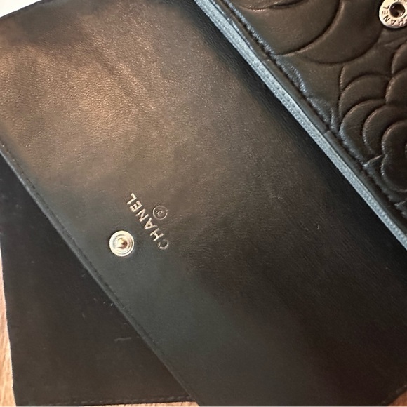 CHANEL Black Camellia Quilted Leather Continental Wallet with Silver CC - Picture 10 of 10